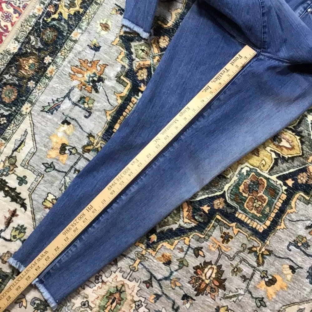 🪞Gloria Vanderbilt Petites Alexandra Embellished High Rise Frayed Edge Sz.14 - Picture 8 of 10